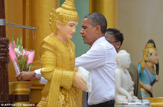 Obama visit Shwedagon Pagoda (10)