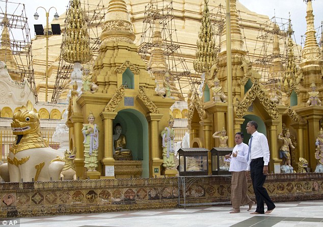 Obama visit Shwedagon Pagoda (11)