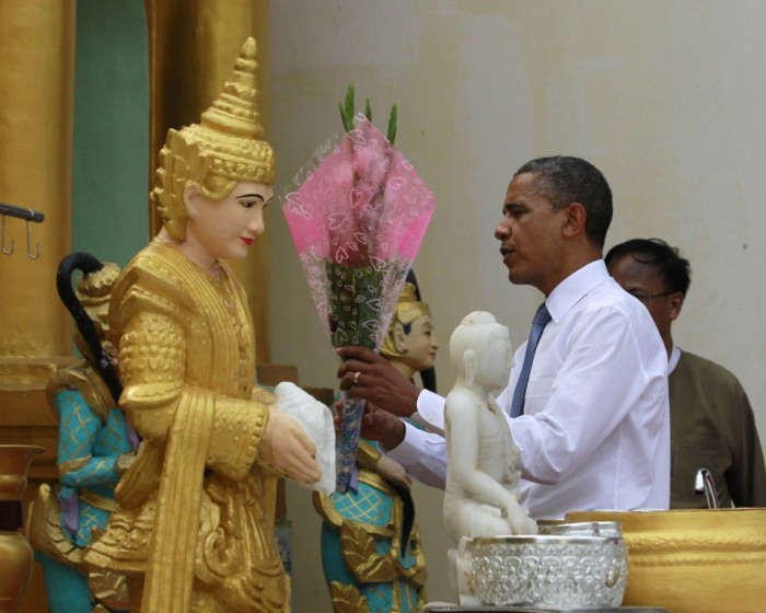 Obama visit Shwedagon Pagoda (12)