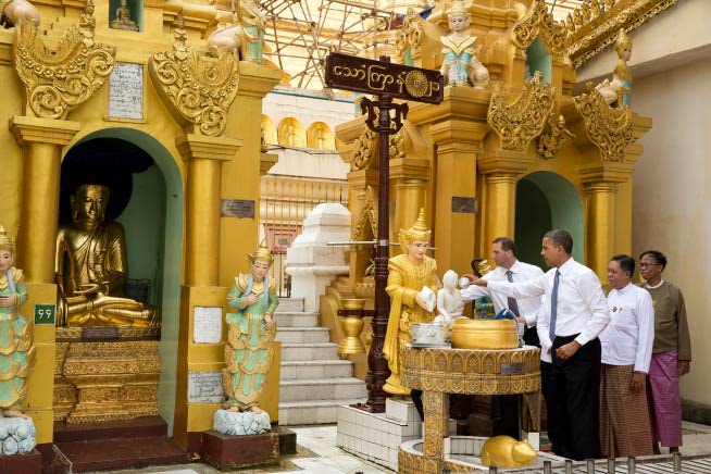 Obama visit Shwedagon Pagoda (14)